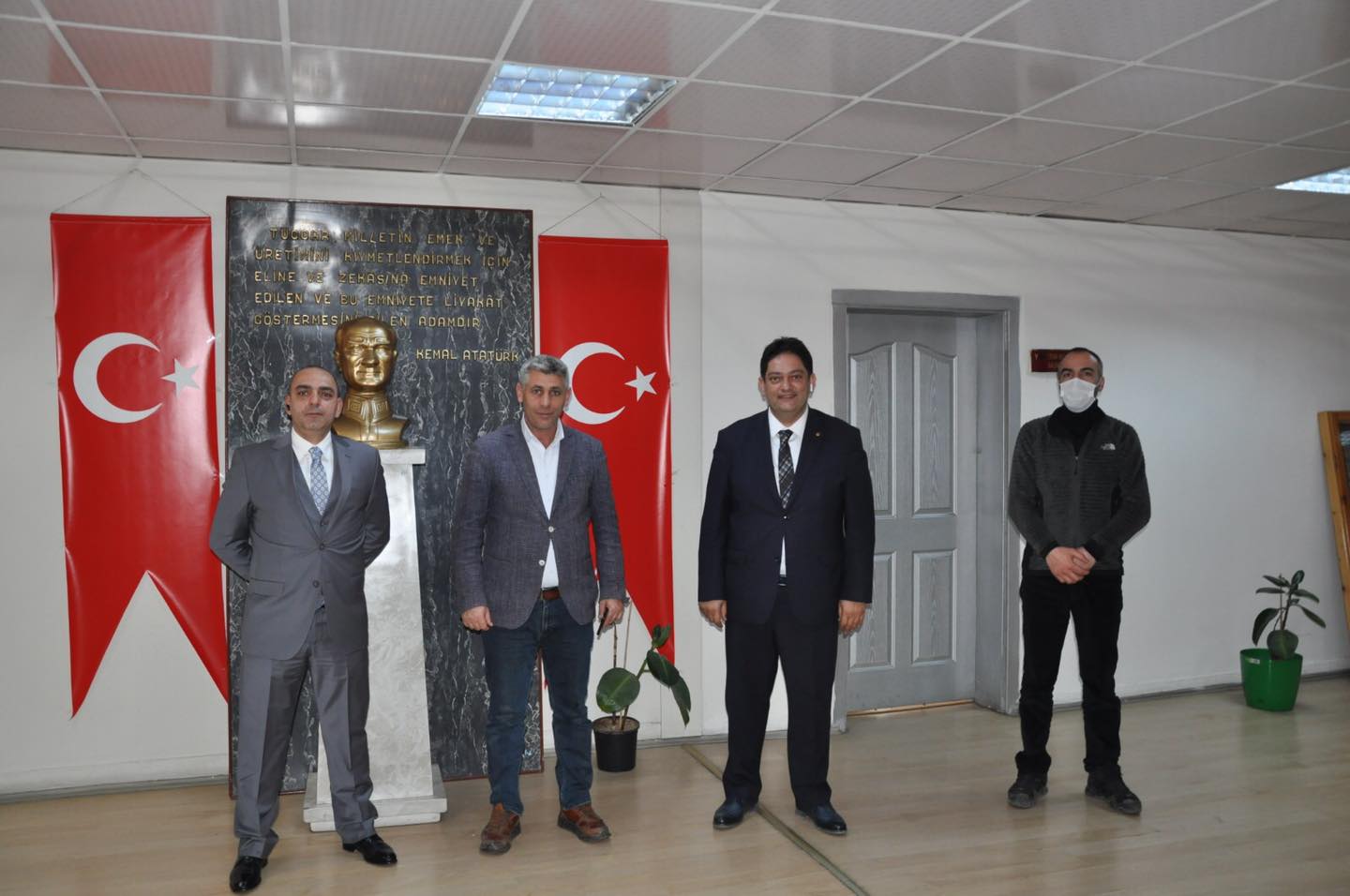 Şenyurt Cağ Kebabı İşletmecisi Sn. Ali Karataş, Yönetim Kurulu Başkanımız Sn. Hakan Oral, Meclis Başkanımız Sn. Yavuz Güney
