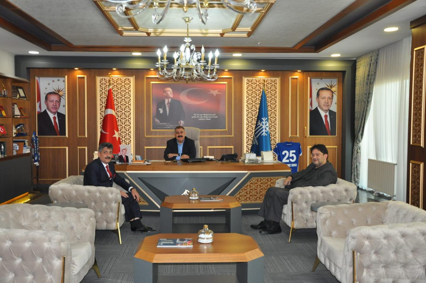 Başkan Oral, Palandöken Belediye Başkanı Sunar'ı Ziyaret Etti