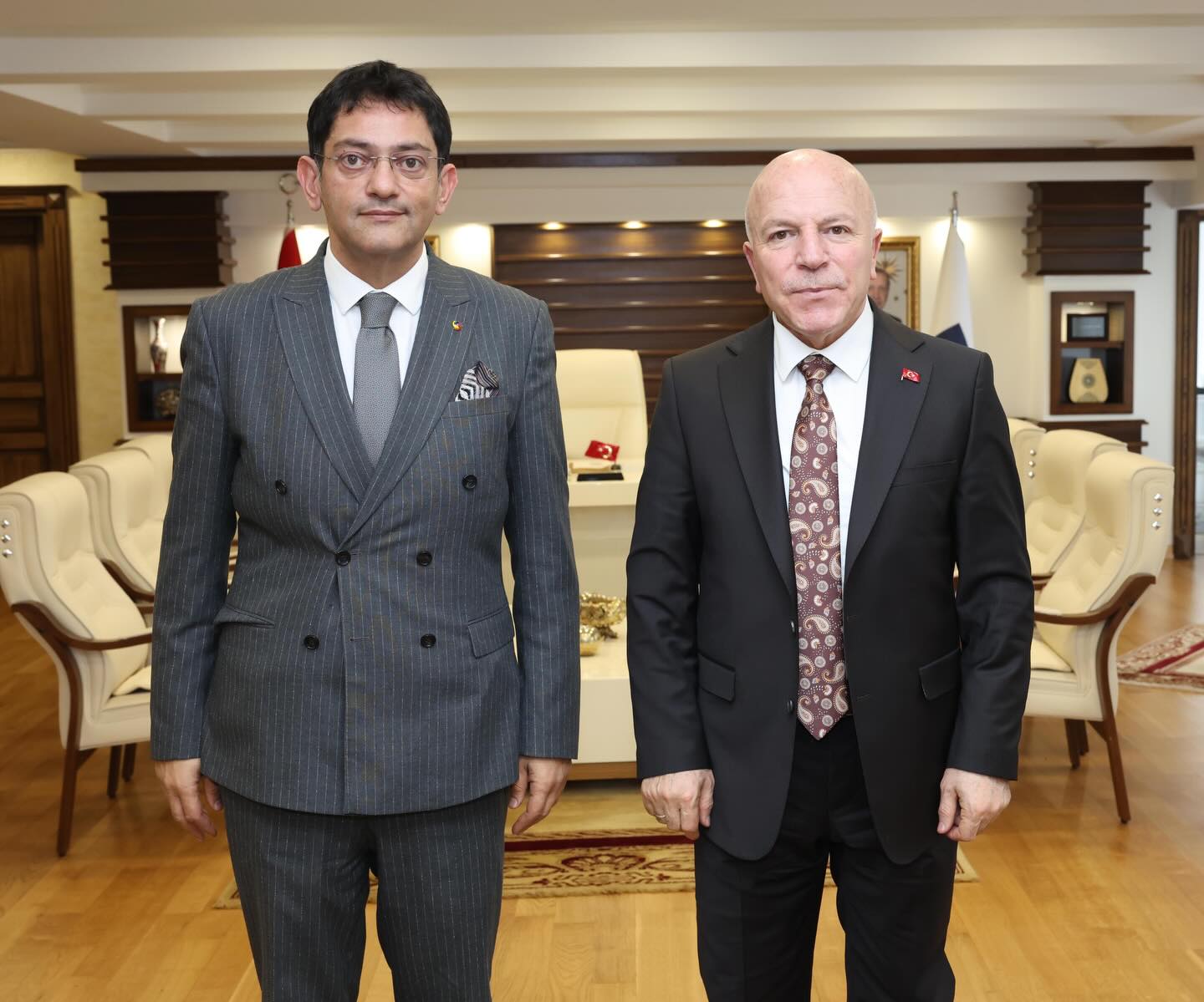 Başkan Hakan Oral’dan Büyükşehir Belediye Başkanı Mehmet Sekmen’e Ziyaret.