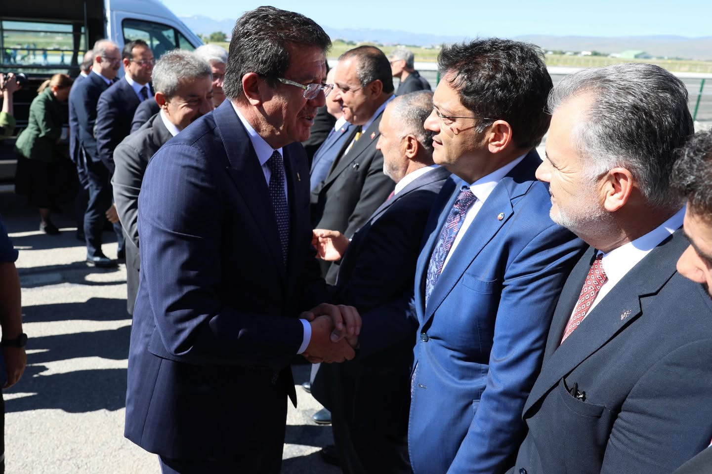 Başkan Hakan Oral, Ekonomi Buluşmaları İçin Erzurum’a Gelen Bakan Yardımcılarını Havalimanında Karşıladı