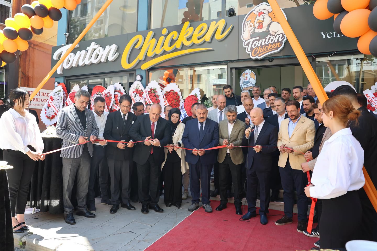 Başkan Hakan Oral, Ton Ton Chicken Açılış Programına Katıldı